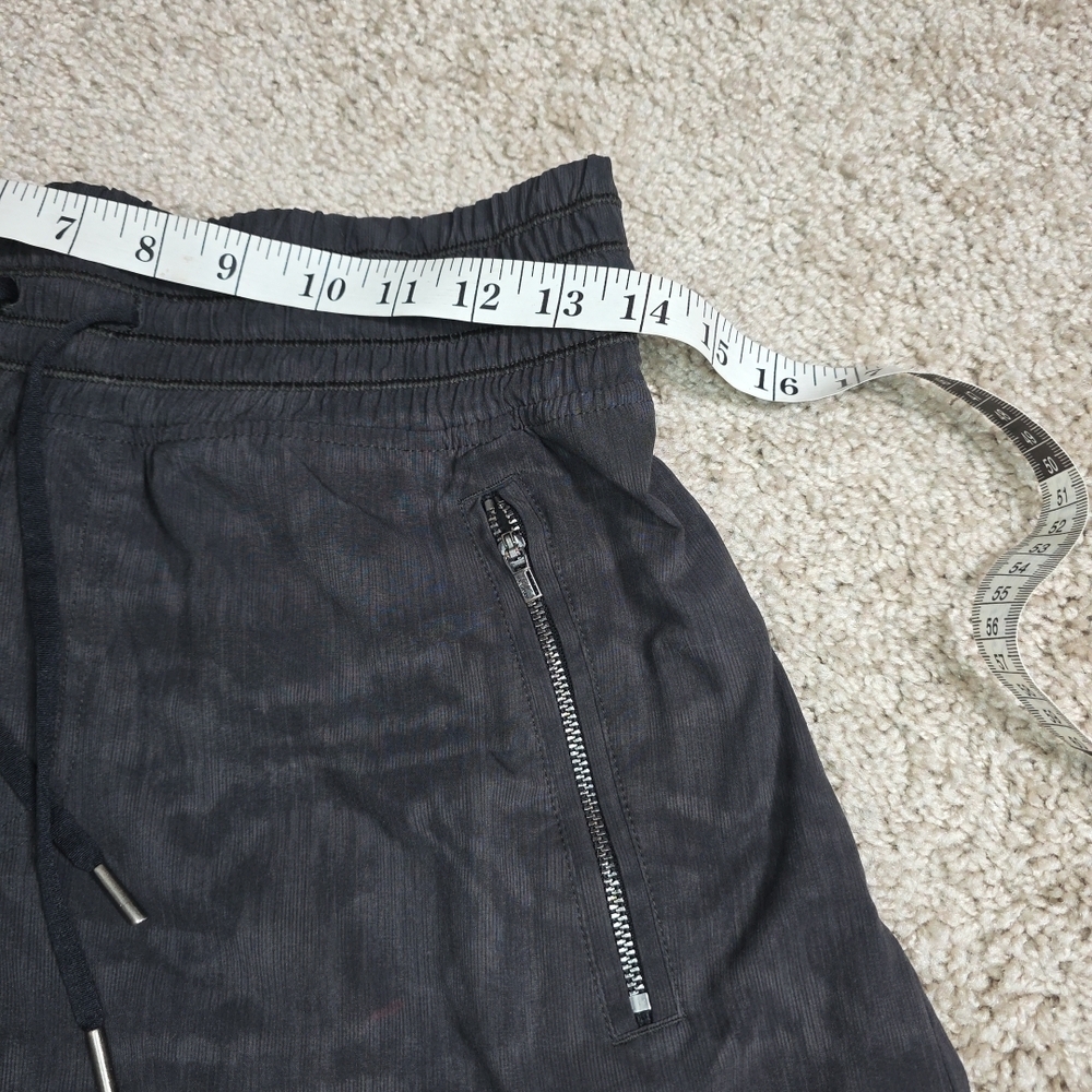 Athleta Camden Printed Shorts Womens 2 Green Lined Running Athletic Zip Pockets - Picture 8 of 9